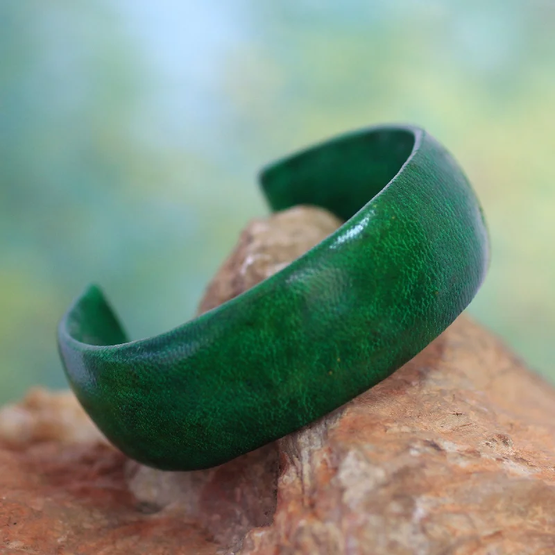  -Non-contact cat thermometerAnnula in Green Handcrafted Modern Leather Cuff Bracelet