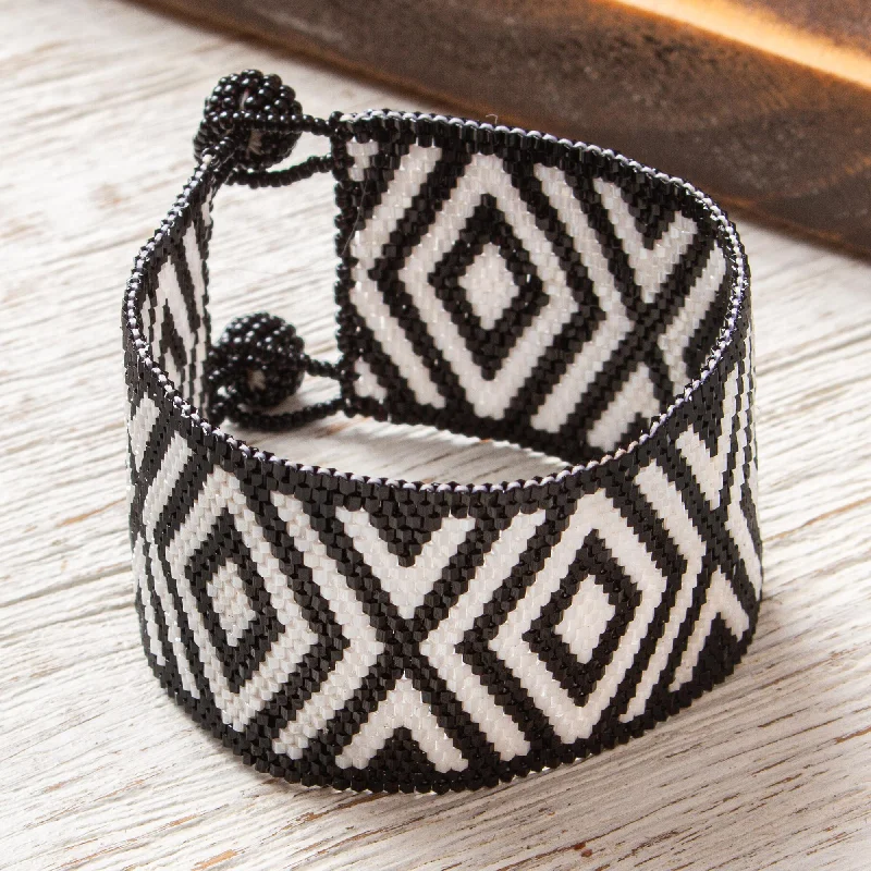 - Winter dog thick down jacketBlack and White Diamonds Huichol Handmade Black and White Beadwork Bracelet